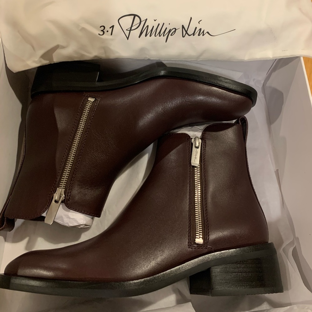 3.1 PHILLIP LIM

ALEXA 40MM BOOT WINE LEATHER